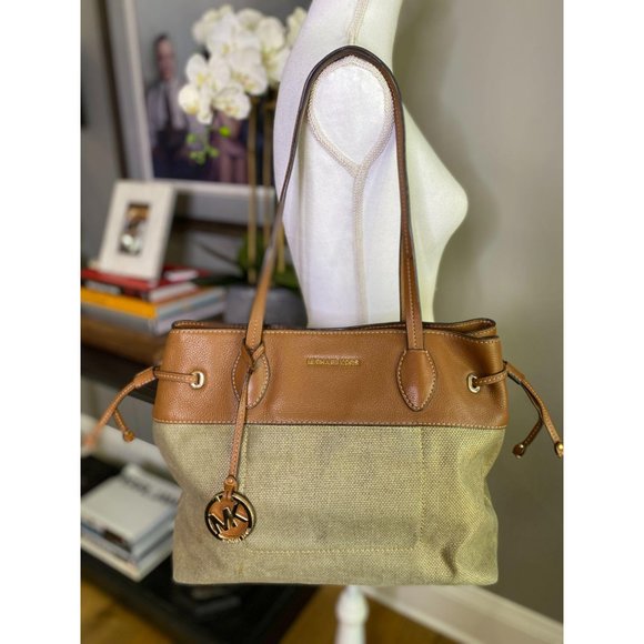 Michael Kors Marina North South Drawstring Tote - Picture 4 of 12